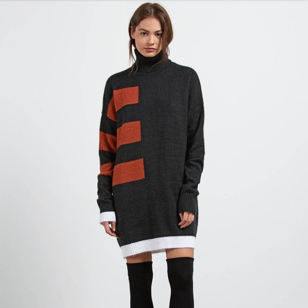 2/$12 Volcom sweater dress SM